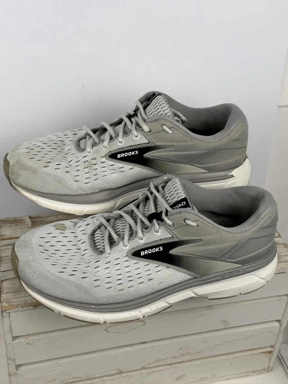 Brooks Dyad 11 running shoes grey BioMoGo DNA cushioning size 11 4E extra wide